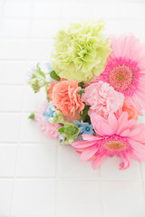 ガーベラとカーネーションの花束