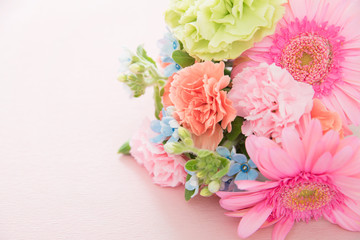 ガーベラとカーネーションの花束