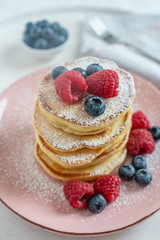 Pfannkuchen mit Beeren