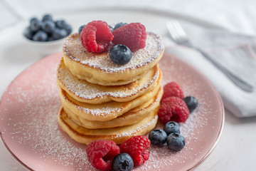 Pfannkuchen mit Beeren