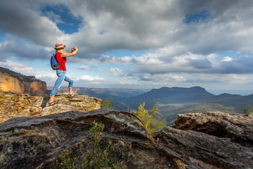 Tourist taking photos of stunning Blue Mountain vistas