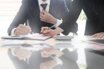 Cropped shit business people meeting on table.