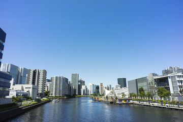 東京　運河と天王洲ビル群の風景