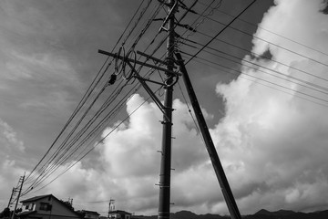 電柱と夏雲３
