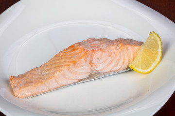 Steamed salmon with lemon