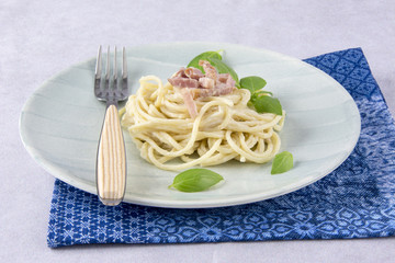 Spaghetti with carbonara sauce