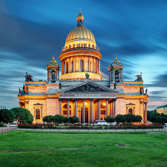 Isaac kathedraal in Sint-Petersburg & 39 s nachts, Rusland.