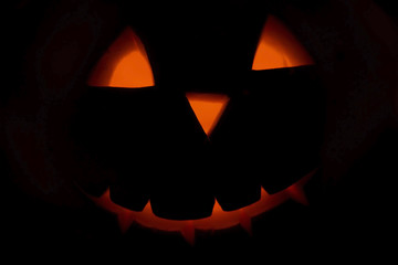 Naklejka premium Big Spooky Halloween Pumpkin in the dark night