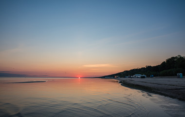 Fototapeta na wymiar jurmala beach bei sonnenaufgang