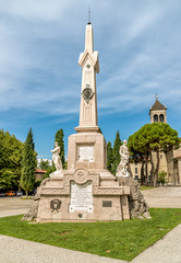 Obraz premium Memorial monument to the fallen in the City of San Fermo della Battaglia, province of Como, Italy