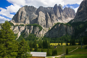 Paesaggio tipico delle dolomiti in Alto Adige