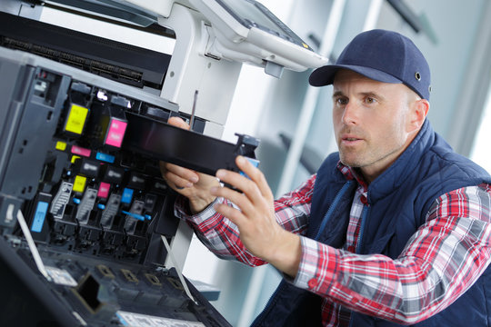 printer technician removing the cartridge container