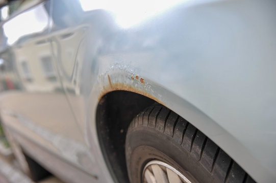 rost am kotfl&uuml;gel rostig durchrostung rostblase