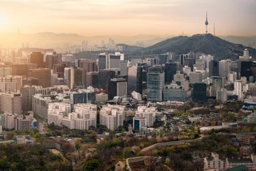  Zonsopgangscène van de skyline van de binnenstad van Seoul © Travel man