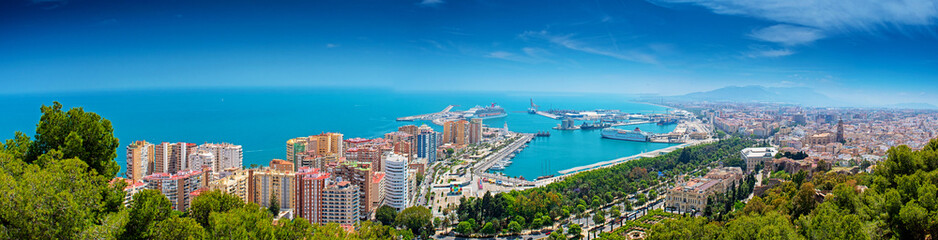 Fototapeta na wymiar MALAGA, SPAIN - 11 MAY, 2018: Panoramic view on Malaga, Spain.