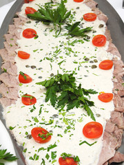 Vitello Tonnato, schön dekorierte Antipasti