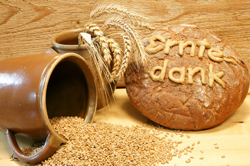 Erntedank - Brot, Ähren und Körner, Textraum, copy space