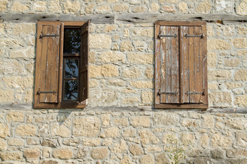 Fototapeta na wymiar Window on old stone wall