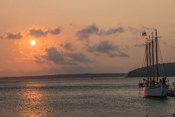 Fototapeta na wymiar Sailboat at sunrise