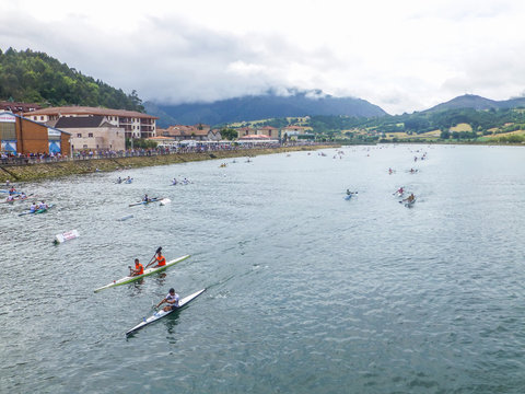 Ribadesella. Descenso del sella. Fiesta de las Piraguas. Asturias, Espa&ntilde;a