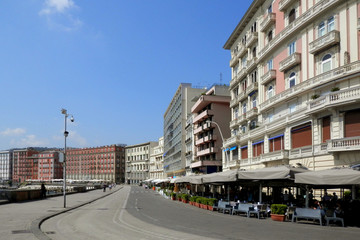 Napoli palazzi e lungomare caracciolo 