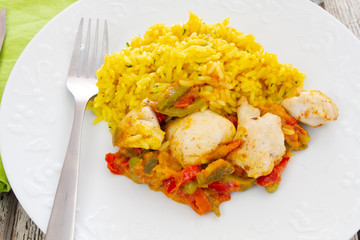 poulet grillé et riz jaune