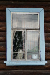 Кот в окне, деревня