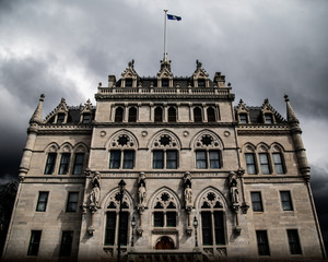 Obraz premium building in gray sky