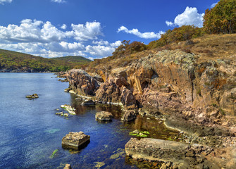 Fototapeta na wymiar Beautiful landscape on rocky shore
