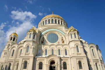 Fototapeta na wymiar St. Nicholas naval Cathedral in Kronstadt.