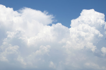 Naklejka na ściany i meble beautiful white curvy clouds on a blue sky