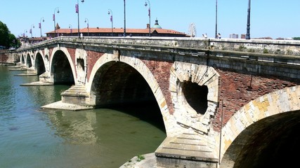 The bridge "pont-neuf" on the river Garonne in Toulouse, Haute-Garonne, France 
