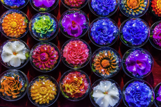 Handgemachte Seife in exotischen Formen und Farben, Thailand