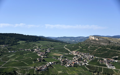 Village et Roche de Vergisson (Sa&ocirc;ne-et-loire)