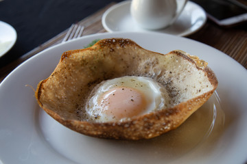 Oeuf sur le plat Inde typique Trémie crêpe Sri Lankaise
