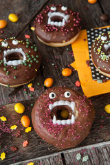 Gruselige Donuts zu Halloween