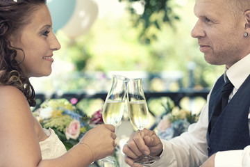 glückliches Hochzeitspaar