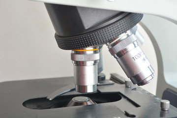 Laboratory microscope lens