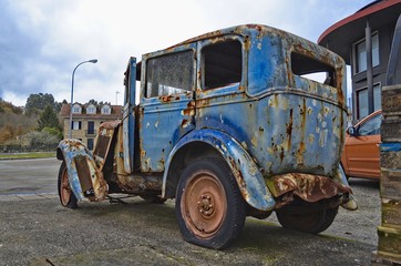 Obraz premium shoot of an abandoned car