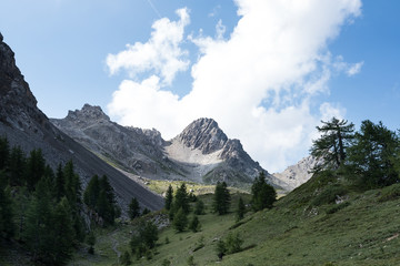 Obraz premium Photo de paysage panoraminque de haute montagne et de chemins de randonnée dans les alpes