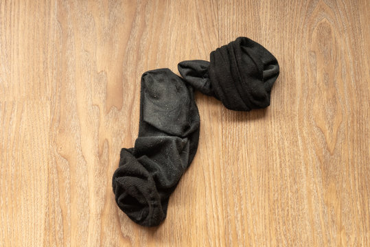 Schmutzige Socken auf dem Boden