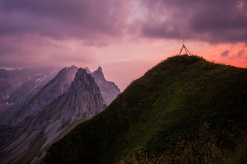 Sonnenuntergang in den Schweizer Bergen