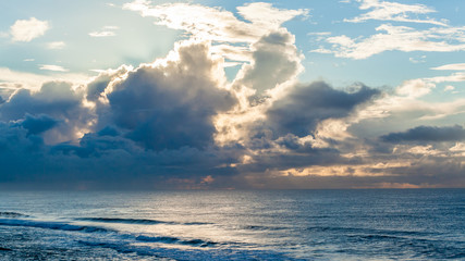 Obraz premium Ocean Waves Clouds Landscape