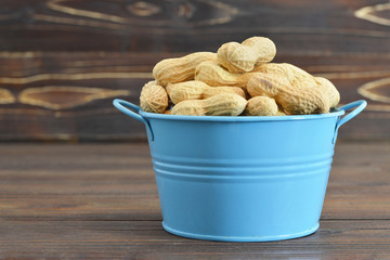 Dry roasted peanuts in shell