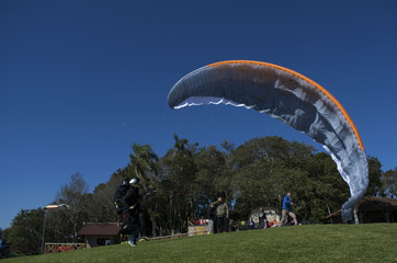 Decolando paraglider