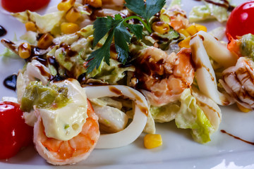 Prawn salad with seafood