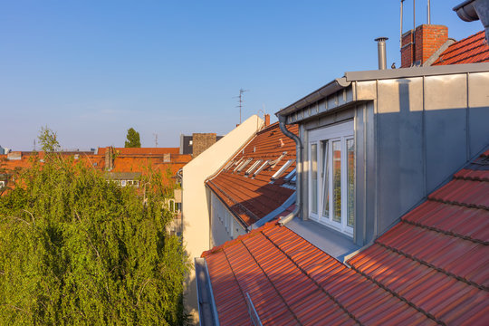 Ausgebautes Dachgescho&szlig;, Fensterbau, Dachgescho&szlig;wohnung, Dachgescho&szlig;ausbau, Dachwohnung, Wohneigentum, Eigentumswohnung, Wohnungsmarkt, Immobilie, Immobilienmarkt, Dachfenster, Dachziegel, Miete