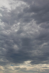 変化する灰色の空