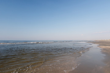 Fototapeta na wymiar Waves on the Atlantic Ocean, with clear water at dawn, Sunset Beach, North Carolina 