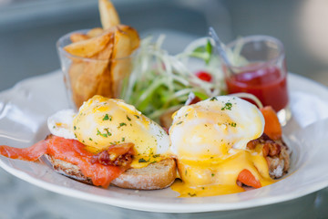 Eggs benedict.
